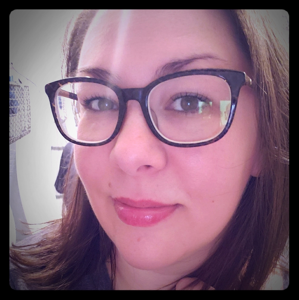 Meet your posher, Crystal - Picture 4 of 16